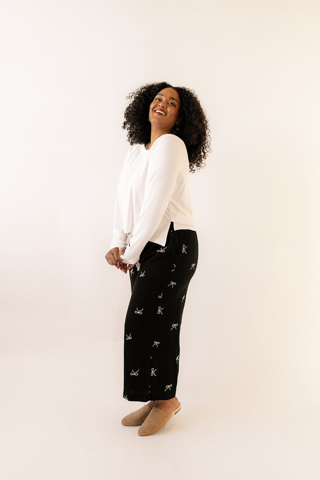 EMBRACING THE BOWS PANTS-BLACK image 8