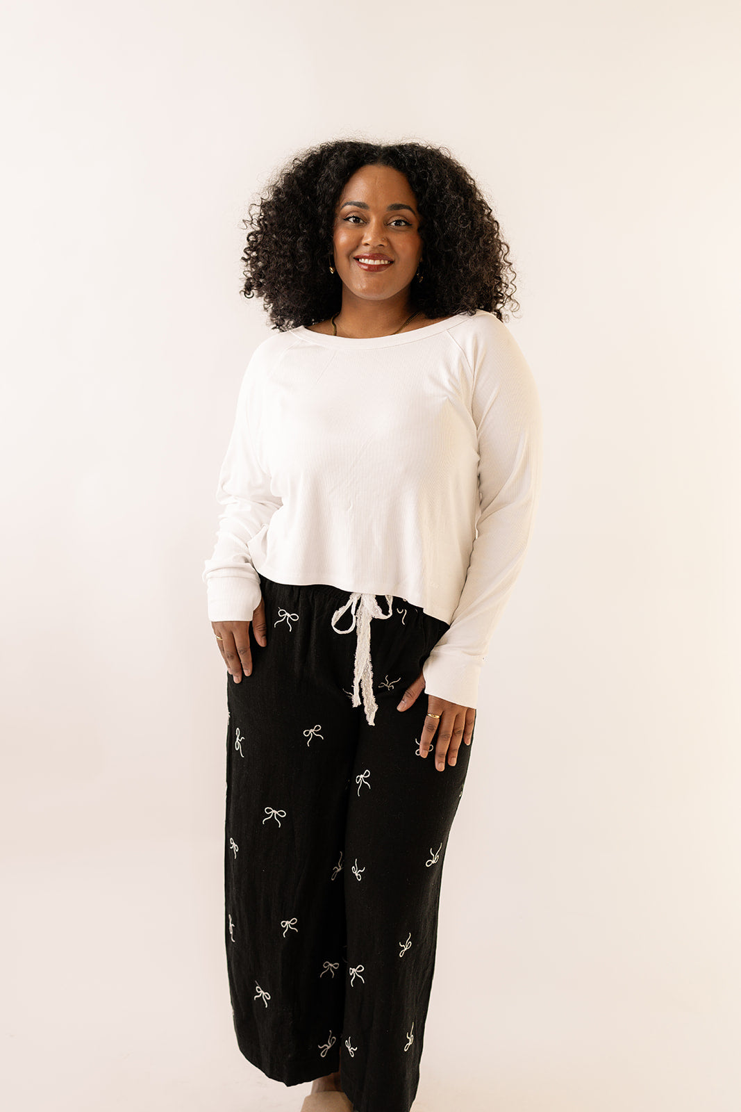 EMBRACING THE BOWS PANTS-BLACK image 7