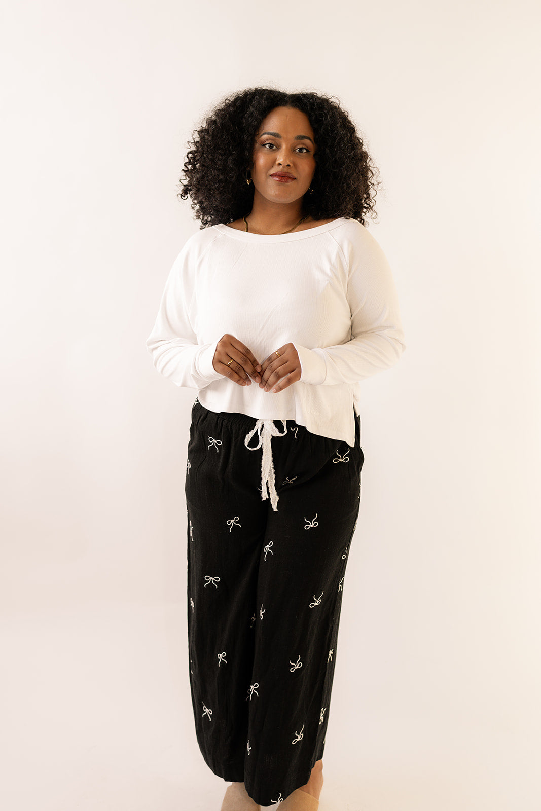 EMBRACING THE BOWS PANTS-BLACK image 6