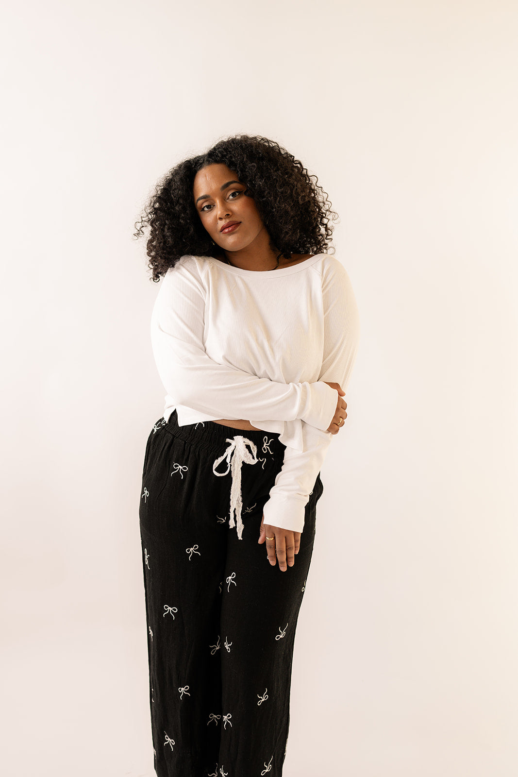 EMBRACING THE BOWS PANTS-BLACK image 5